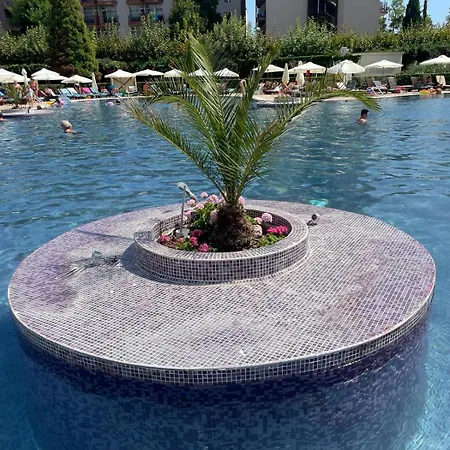 Royal Beach Nice View Apartamento *